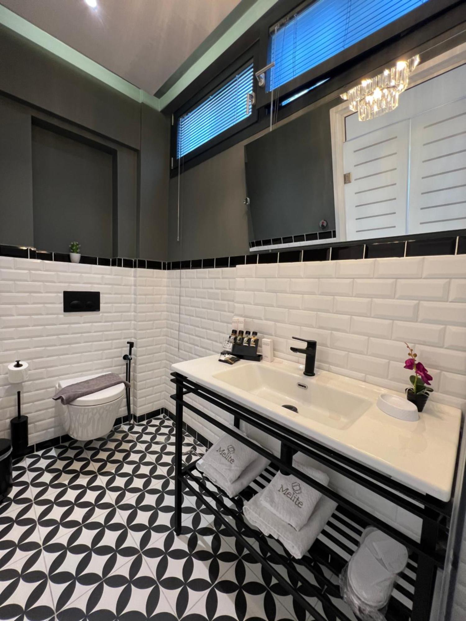 Melite Luxury & *